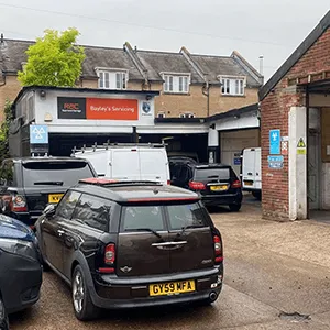 a group of cars parked in front of a building